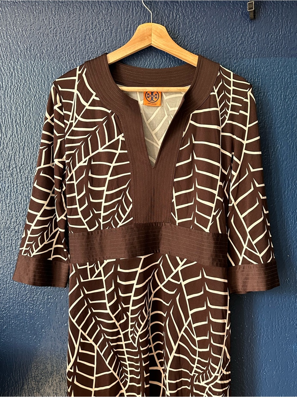 Tory Burch 100% Silk Dress/ Flawed V Neck three-quarter length sleeves M - Picture 2 of 9